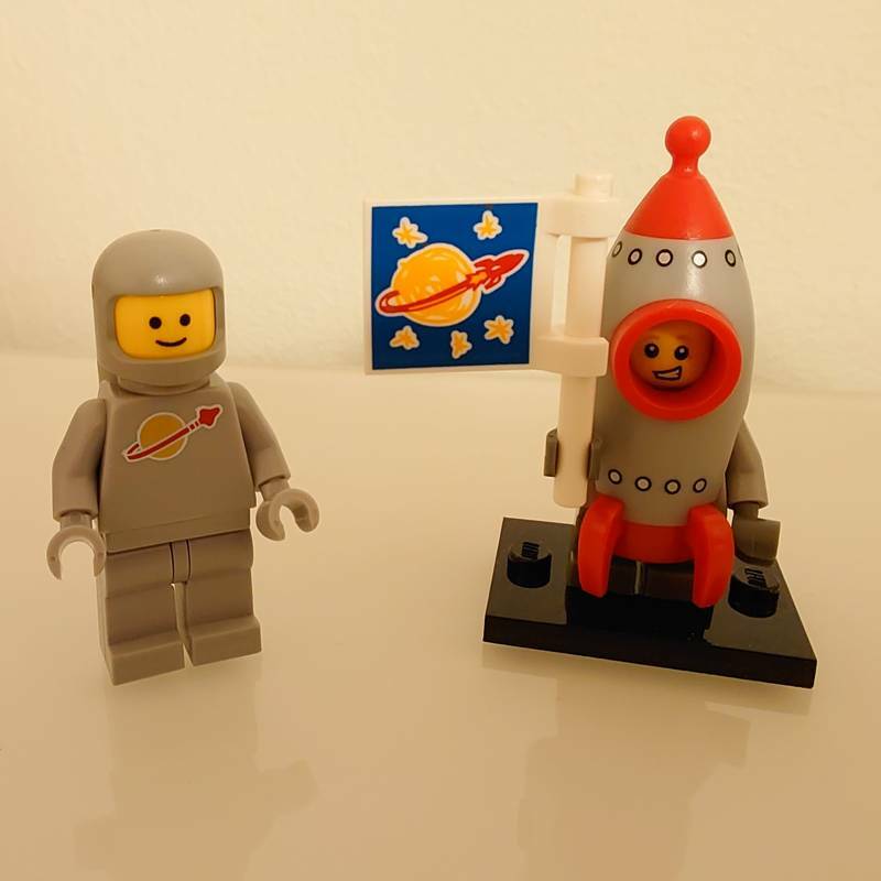 Light Gray Classic Space Minifig and Rocket Boy